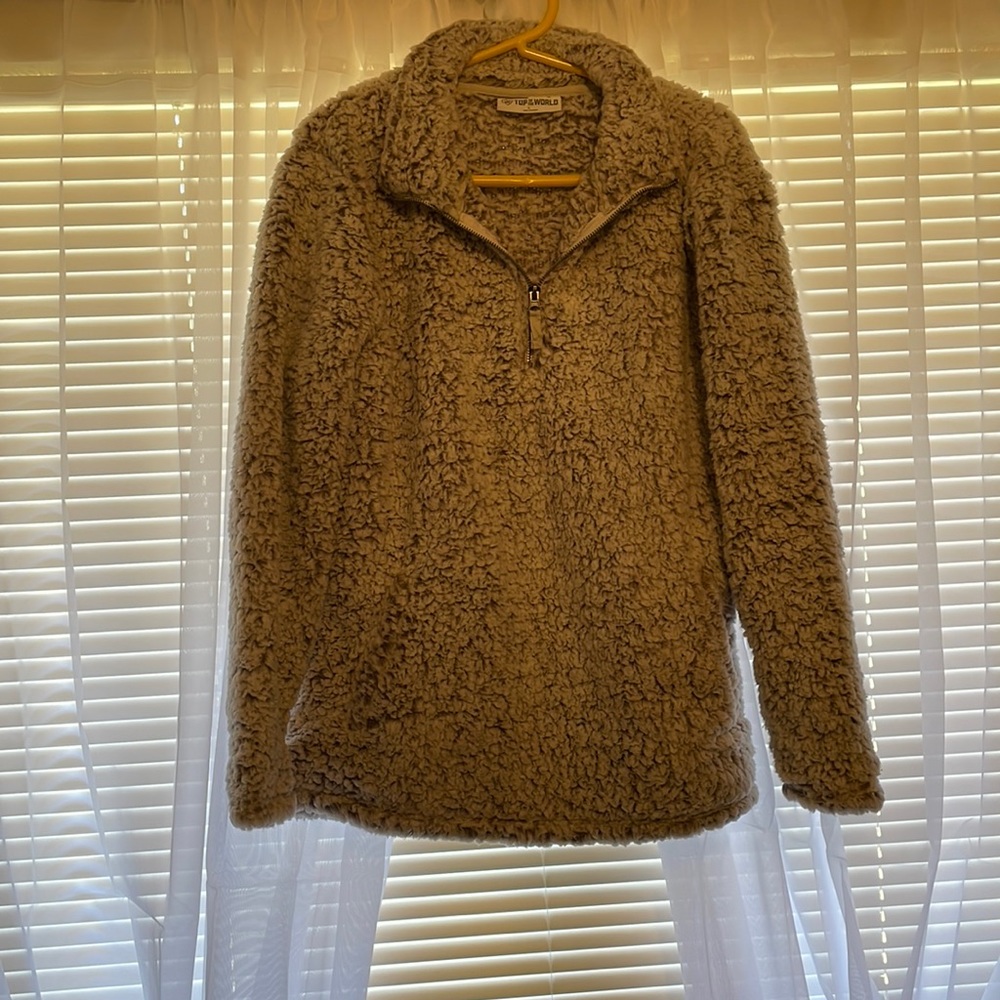 Top of the work fleece sweater. Size large.